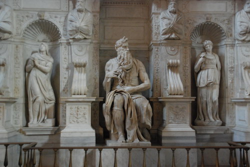《摩西像》人物雕塑-米开朗琪罗