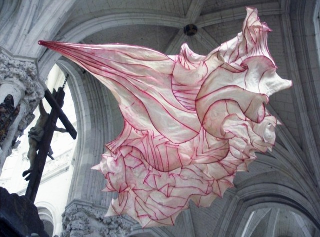 荷兰艺术家PETER GENTENAAR的纸艺作品——教堂里的浮游生物