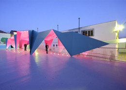 学校操场里折纸般的梦幻走廊，既漂亮又实用！