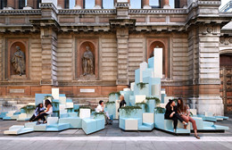 蓝白几何陶瓷山 皇家艺院新景观