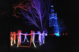 金属丝线和七彩霓虹：巴黎的奇幻裝置雕塑