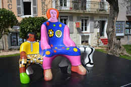 穆然丰碑：法国艺术小镇的户外雕塑展览