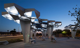 金属几何雕塑——一片结构支撑起的现代化森林