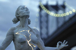 女艺术家Paige Bradley雕塑作品：Expansion（扩张）