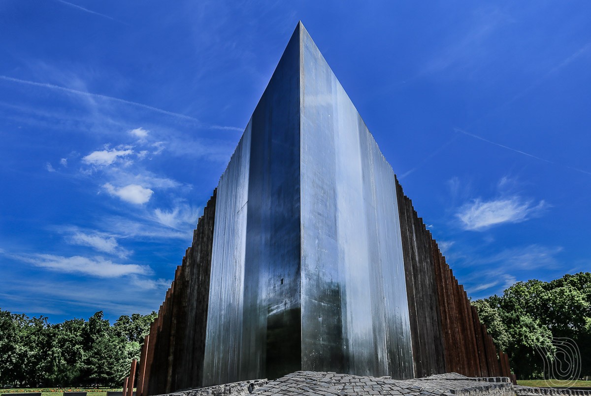 布达佩斯英雄广场--纪念独立的纪念碑！_长沙雕塑