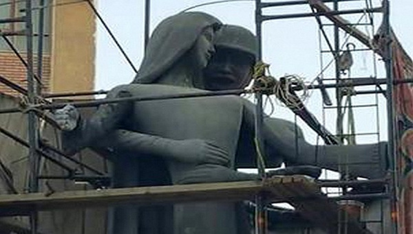 致敬还是猥亵：埃及艺术家雕塑作品引发争议