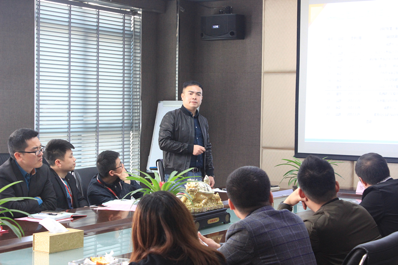 营销中心2017年度目标责任书签约大会召开