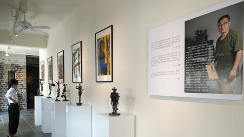 傅强金属雕塑在郑州亮相