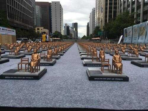世界慰安妇纪念日 韩国举办少女像城市雕塑展