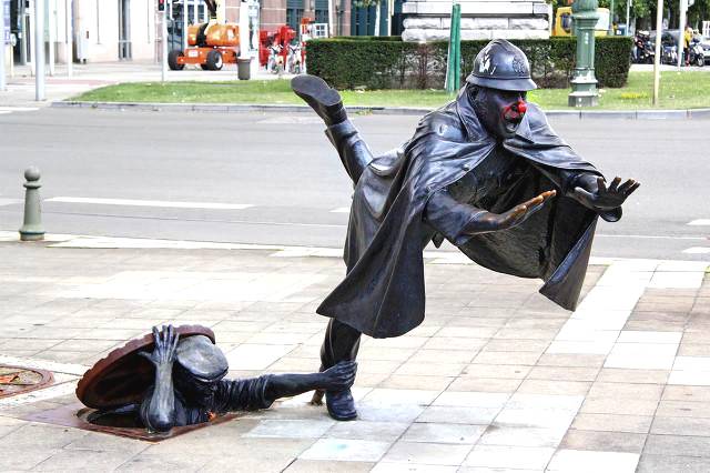 脑洞清奇大开的雕塑建筑