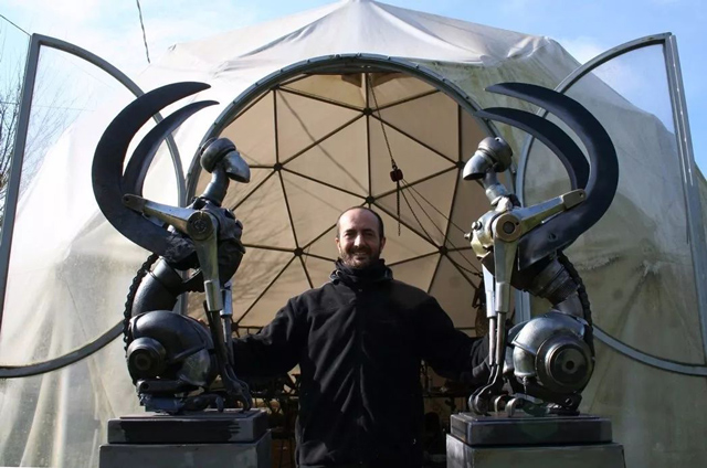 雕塑大师赋予废铜废铁的新生命