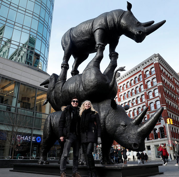 揭幕犀牛雕塑“最后三只” 呼吁保护濒危动物