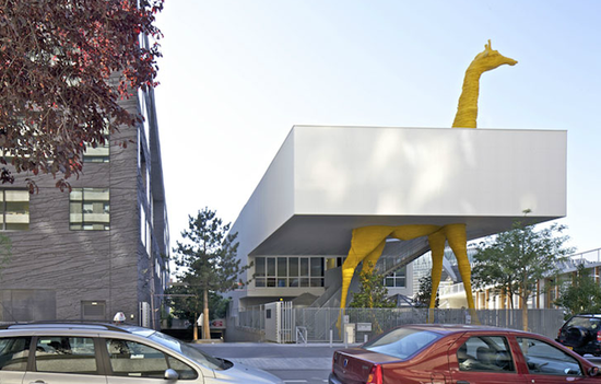 独特的巨大动物雕塑