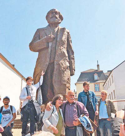 中国雕塑家创作的铜像在德国特里尔揭幕