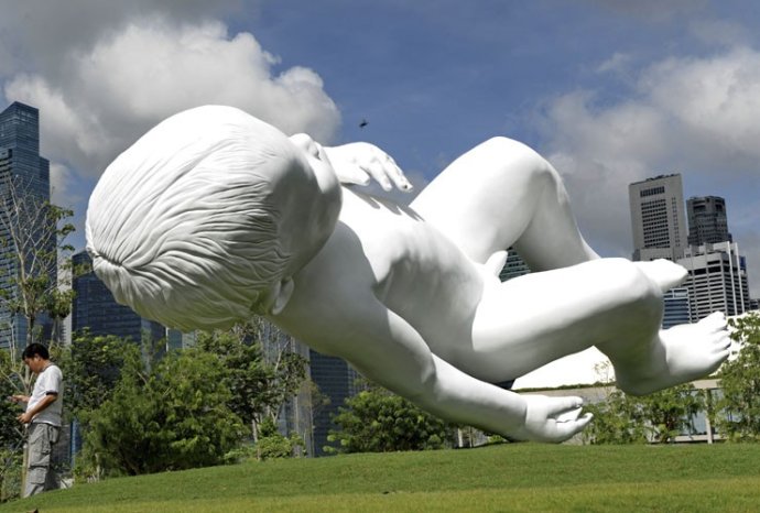 英国艺术家马克·奎恩