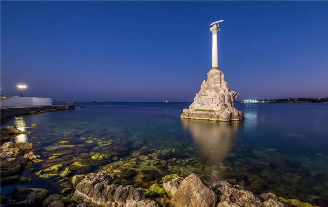 沉船留念碑雕塑