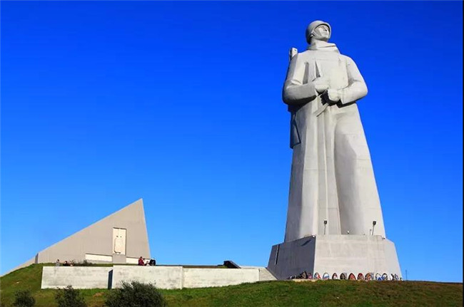 阿廖沙纪念碑雕塑