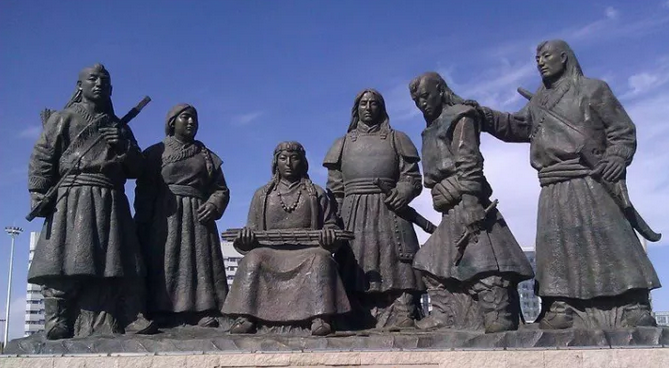 有灵气有情感的人物雕塑